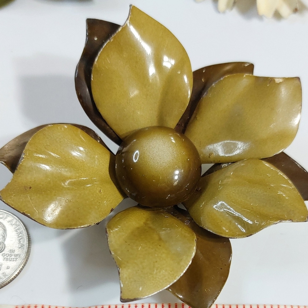 Vintage Flower Brooch group - Picture 6 of 11